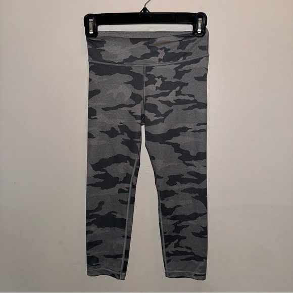 Athleta Girl Chit Chat Capri Leggings and Under Armour Leggings Size Large 12 - Picture 3 of 16